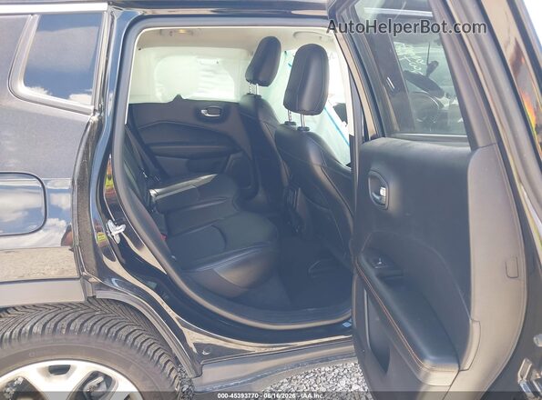 3C4NJDCB8KT813065 2019 JEEP COMPASS Black Vista de la etiqueta del VIN