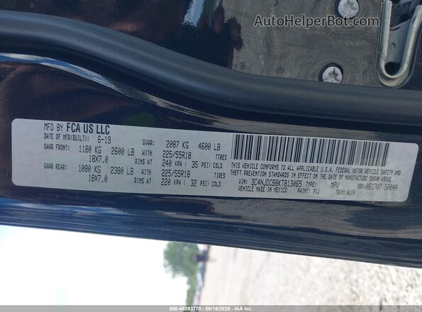 3C4NJDCB8KT813065 2019 JEEP COMPASS Black Vista del compartimento del motor