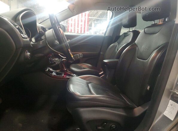 3C4NJDCB8MT602029 2021 JEEP COMPASS Silver Front interior view