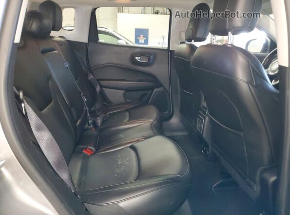 3C4NJDCB8MT602029 2021 JEEP COMPASS Silver Rear interior view