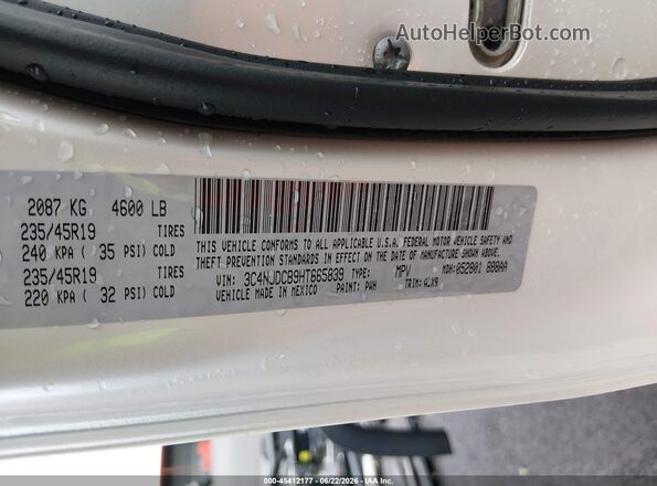 3C4NJDCB9HT665839 2017 JEEP NEW COMPASS White ძრავის განყოფილების ხედი