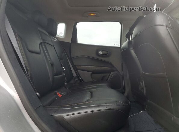 3C4NJDCB9JT234309 2018 JEEP COMPASS Silver 