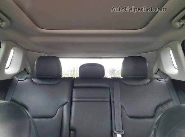 3C4NJDCB9JT234309 2018 JEEP COMPASS Silver 