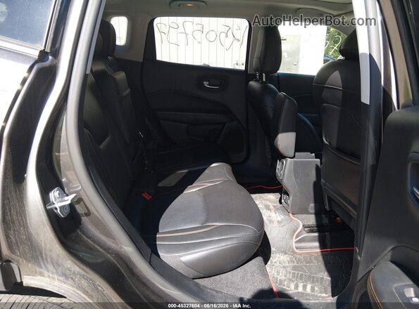 3C4NJDCB9JT316329 2018 JEEP COMPASS Gray Vista de la etiqueta del VIN