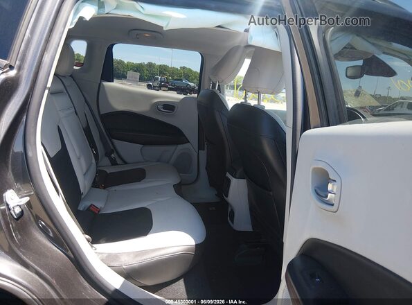 3C4NJDCB9JT360511 2018 JEEP COMPASS Gray Widok naklejki z numerem VIN