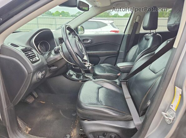 3C4NJDCB9KT673463 2019 JEEP COMPASS Gray Вид салону спереду