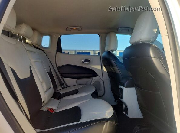 3C4NJDCB9KT740403 2019 JEEP COMPASS White Սալոնի հետևի տեսք