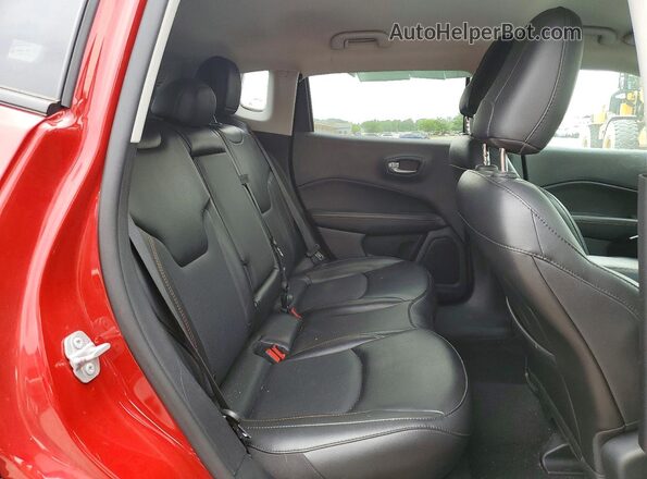 3C4NJDCB9LT163941 2020 JEEP COMPASS Красный Вид задней части салона