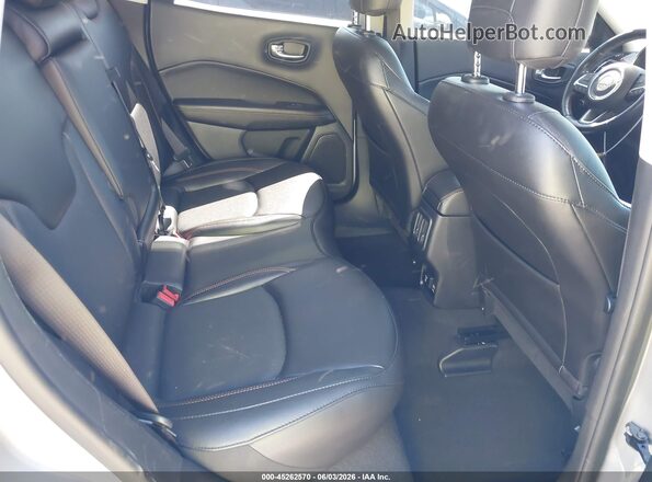 3C4NJDCB9MT536560 2021 JEEP COMPASS Silver VIN კოდის სტიკერის ხედი