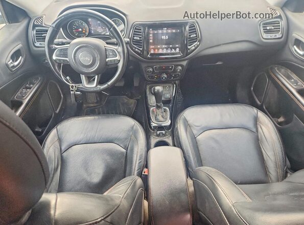 3C4NJDCBXJT153464 2018 JEEP COMPASS Silver 