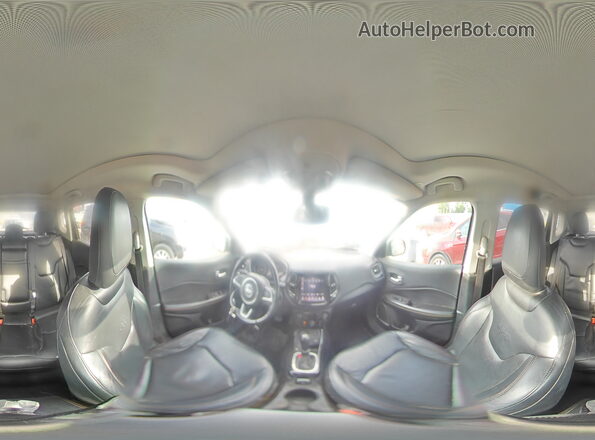 3C4NJDCBXJT153464 2018 JEEP COMPASS Silver 