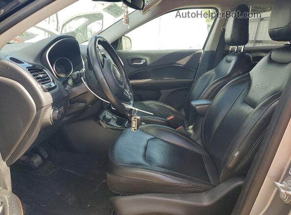 3C4NJDCBXKT601929 2019 JEEP COMPASS Серебряный Вид салона спереди