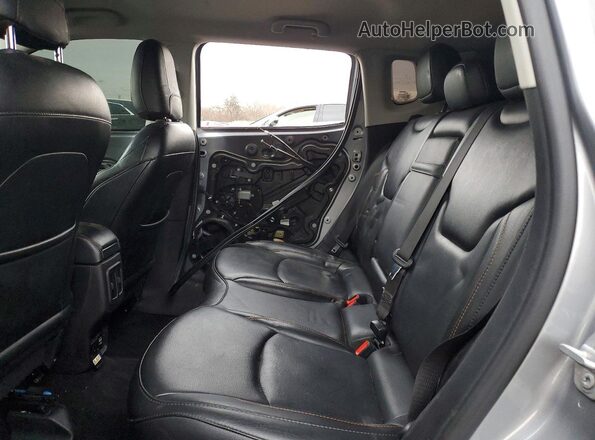 3C4NJDCBXKT673312 2019 JEEP COMPASS Серебряный Вид задних сидений