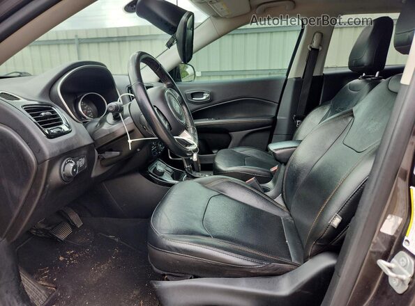 3C4NJDCBXLT153614 2020 JEEP COMPASS Серый Вид салона спереди