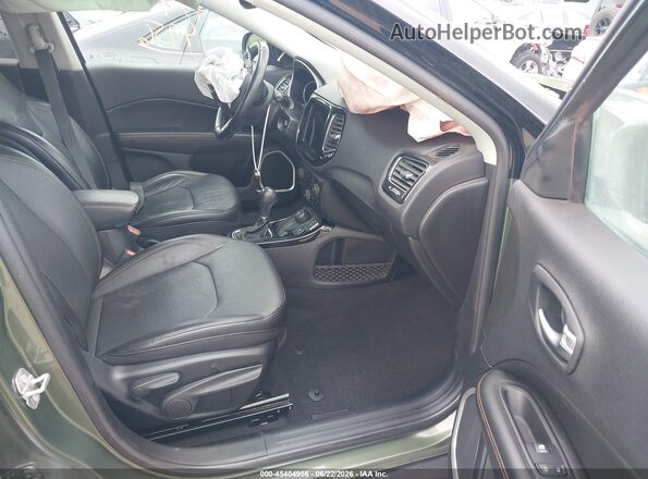 3C4NJDCBXMT558535 2021 JEEP COMPASS Green Вид салону спереду