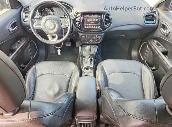 3C4NJDCBXMT604428 2021 JEEP COMPASS Gray Vista del salpicadero