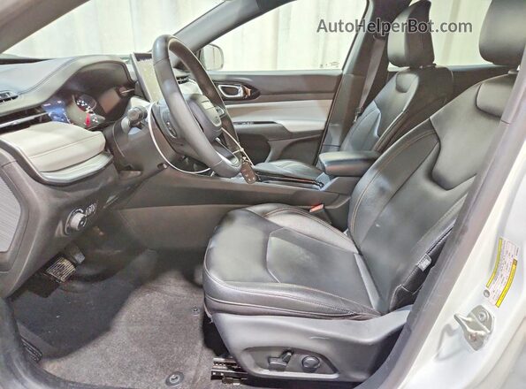 3C4NJDCN0RT134511 2024 JEEP COMPASS White Front interior view
