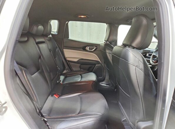 3C4NJDCN0RT134511 2024 JEEP COMPASS White Rear interior view