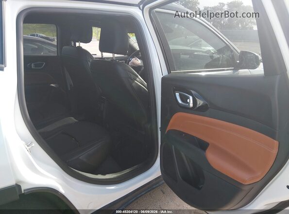 3C4NJDCN0RT141670 2024 JEEP COMPASS White VIN կոդի պիտակի տեսք