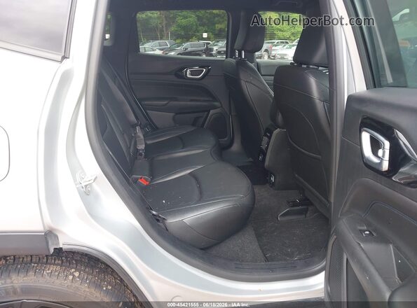 3C4NJDCN0TT184168 2026 JEEP COMPASS Silver 