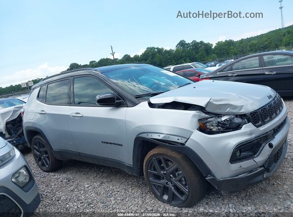 3C4NJDCN0TT184168 2026 JEEP COMPASS Silver Սալոնի հետևի տեսք