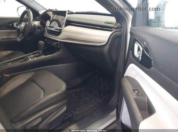 3C4NJDCN1TT174040 2026 JEEP COMPASS Silver წინა სალონის ხედი