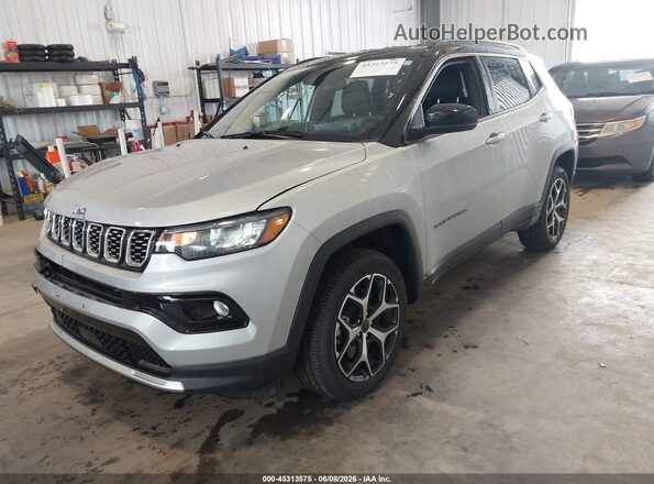 3C4NJDCN1TT174040 2026 JEEP COMPASS Silver წინა მარცხენა ხედი სამი მეოთხედიდან