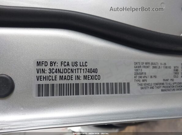 3C4NJDCN1TT174040 2026 JEEP COMPASS Silver ძრავის განყოფილების ხედი