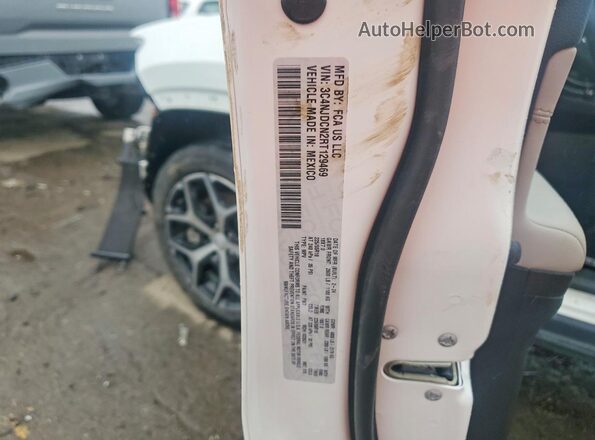 3C4NJDCN2RT129469 2024 JEEP COMPASS White VIN կոդի պիտակի տեսք