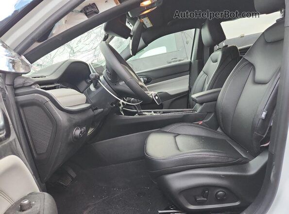 3C4NJDCN2ST514892 2025 JEEP COMPASS White Front interior view