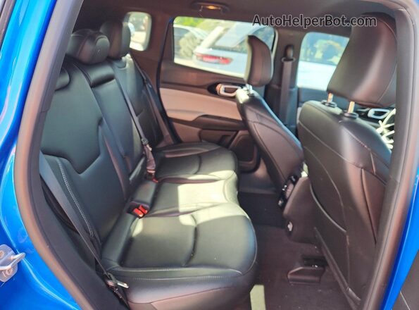3C4NJDCN3TT178204 2026 JEEP COMPASS Blue Rear interior view