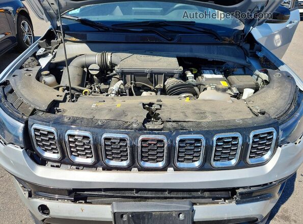 3C4NJDCN4ST508219 2025 JEEP COMPASS Silver Vista del compartimento del motor