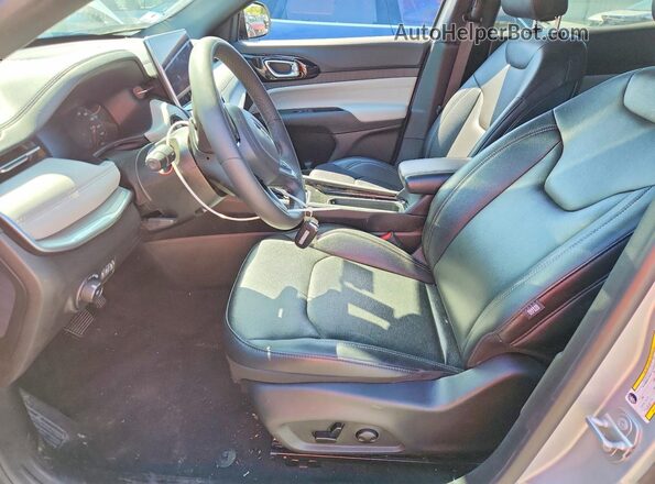 3C4NJDCN4ST508219 2025 JEEP COMPASS Silver Vista interior delantera