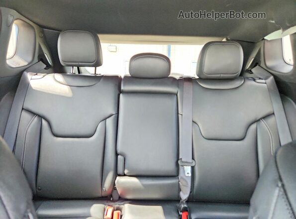 3C4NJDCN4ST605243 2025 JEEP COMPASS Silver Vista de los asientos traseros