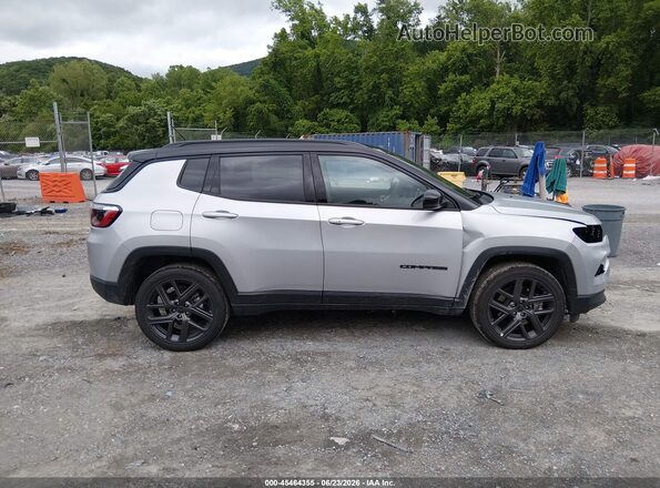 3C4NJDCN4TT258157 2026 JEEP COMPASS Silver Vista interior trasera