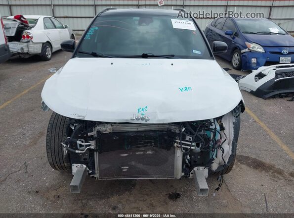 3C4NJDCN5RT589130 2024 JEEP COMPASS White Вид задньої частини салону