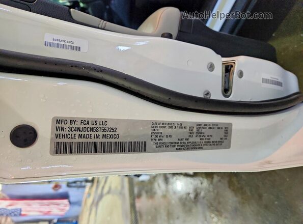 3C4NJDCN5ST557252 2025 JEEP COMPASS White Սալոնի 360 աստիճան տեսք