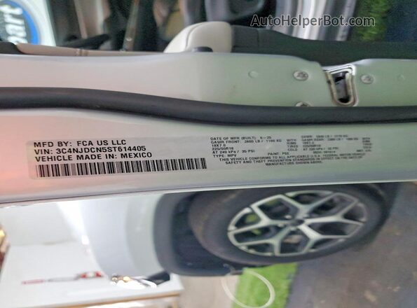 3C4NJDCN5ST614405 2025 JEEP COMPASS Silver Widok komory silnika