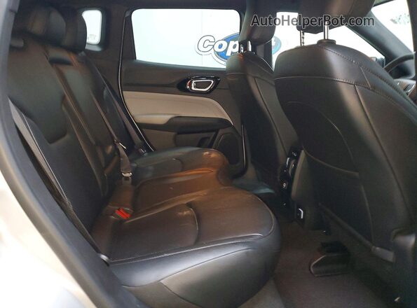 3C4NJDCN5ST614405 2025 JEEP COMPASS Silver Widok tylnych siedzeń