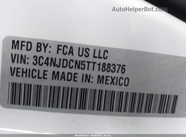3C4NJDCN5TT188376 2026 JEEP COMPASS White Engine compartment view