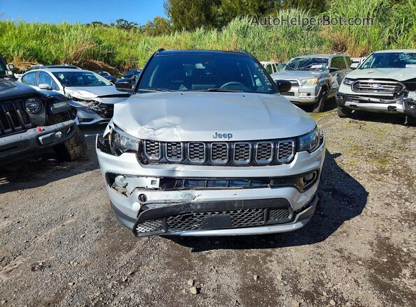 3C4NJDCN6ST525393 2025 JEEP COMPASS Silver Widok z przodu