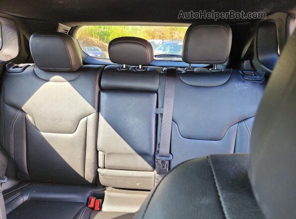 3C4NJDCN6ST525393 2025 JEEP COMPASS Silver Widok tylnych siedzeń