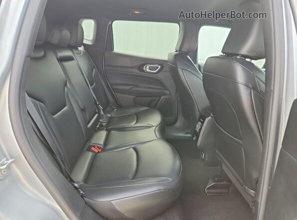 3C4NJDCN6TT188516 2026 JEEP COMPASS Silver უკანა სალონის ხედი