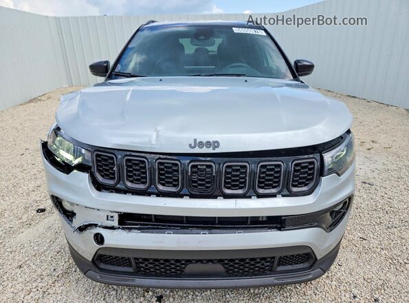 3C4NJDCN6TT188516 2026 JEEP COMPASS Silver წინა ხედი