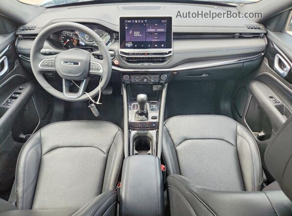 3C4NJDCN6TT188516 2026 JEEP COMPASS Silver წინა პანელის ხედი