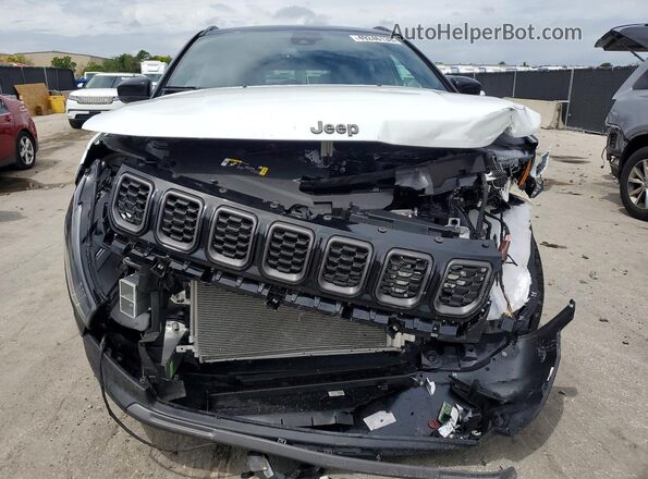 3C4NJDCN6TT202639 2026 JEEP COMPASS White Vista frontal