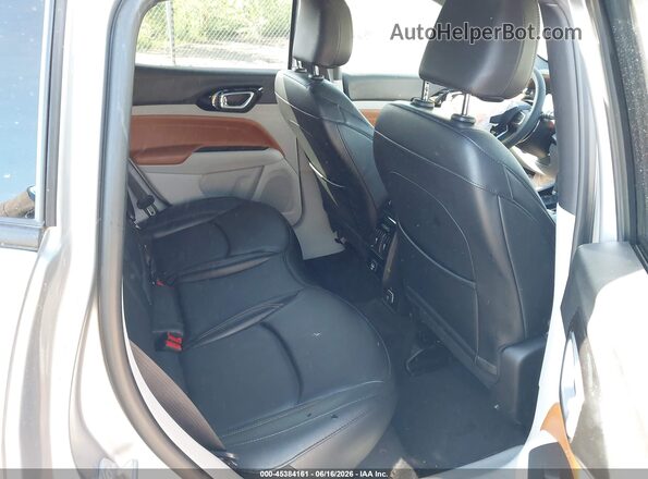 3C4NJDCN8PT565580 2023 JEEP COMPASS Gray Vista de la etiqueta del VIN