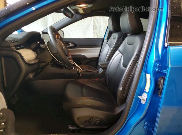 3C4NJDCN8ST506988 2025 JEEP COMPASS Blue წინა სალონის ხედი