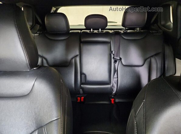 3C4NJDCN8ST521152 2025 JEEP COMPASS Red უკანა სავარძლების ხედი