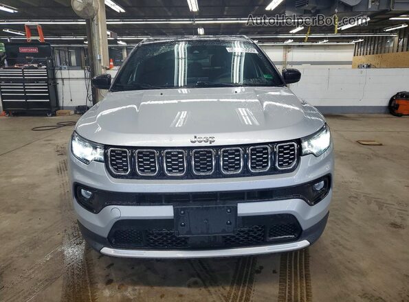 3C4NJDCN8ST556869 2025 JEEP COMPASS Silver 